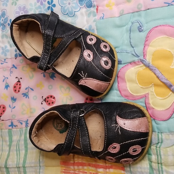 Livie & Luca Black and Pink Dress Shoes. Soft leather Peacocks Size 8 GUC HTF Livie & Luca Black and Pink Dress Shoes. Soft leather Peacocks Size 8 GUC HTF